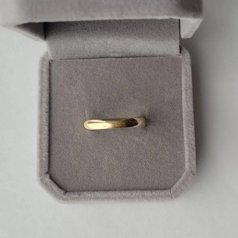 Yellow Gold Tradtional Wedding Band 10k Size 8 1/2 Smooth Ring - Picture 10 of 15